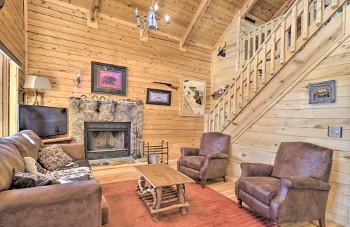 Florissant Casa | Log Cabin with Mountain Views about 30 Mi to Pikes Peak!