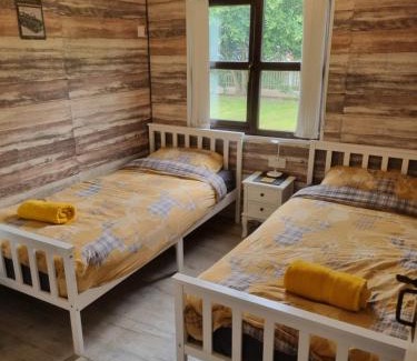 Haxey Otro | Log cabin with secure garden