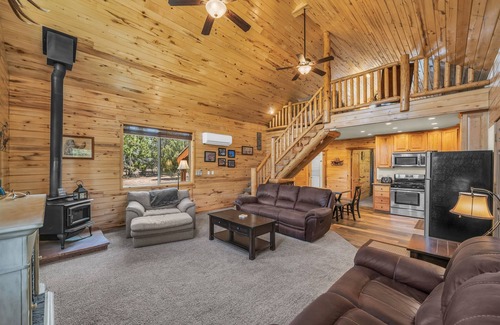 Orderville Cabina | Log Cabin Zion Retreat| Where Milky Way Meets Zion