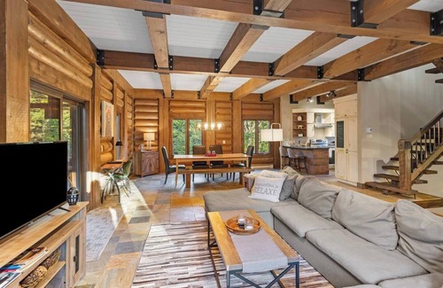 Saint-Faustin-Lac-Carre Chalet De Esquí | Mont Blanc- Le Grizzly - Cozy Log Cabin with Games Room