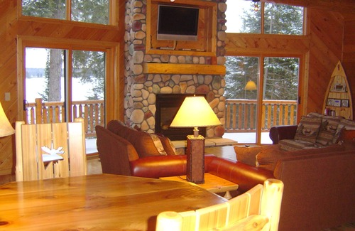 Land O Lakes Chalet De Esquí | Log chalet ejecutivo lodge - envolver alrededor de la orilla del lago y mirador en 26 acres