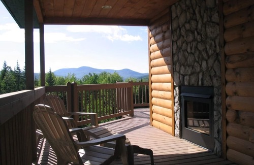 Errol Chalet De Esquí | Log Chalet con vistas al estanque y a la montaña ¡Vistas al atardecer!