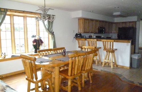 Lake Delton Casa | Log Gables - Lake Front
