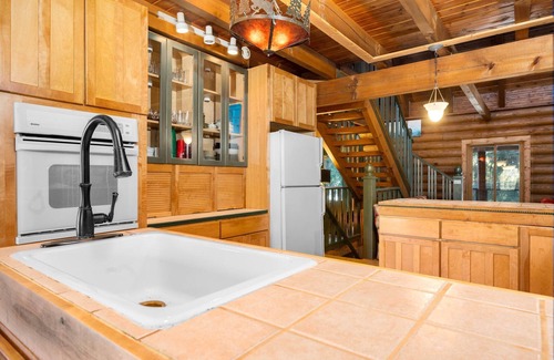 Charlevoix Cabina | Log Home 2 Hot Tubs sleeps 15 + 2nd apt available for rent sleeps 6 more ❤️pets