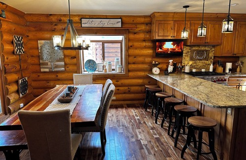 Woodmoor Casa | Log Home-Hot Tub-Game Room/Workout Room/Fireplace-BBQ-Yard Games/Pickleball
