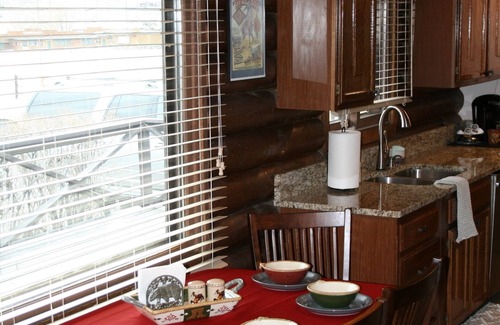 Cody Casa | Log home just 32 miles to the east gate of Yellowstone National Park