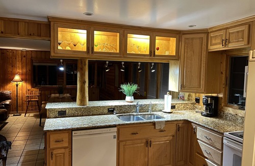 Edgerton Casa | Log home Lake Koshkonong and Rock River !