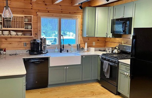 Mount Sunapee Casa | Log Home Mt Sunapee View - 5 min from beach and mountain & 9 min from town