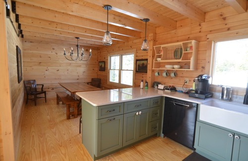 Mount Sunapee Casa | Log Home Mt Sunapee View - 5 min from beach and mountain & 9 min from town