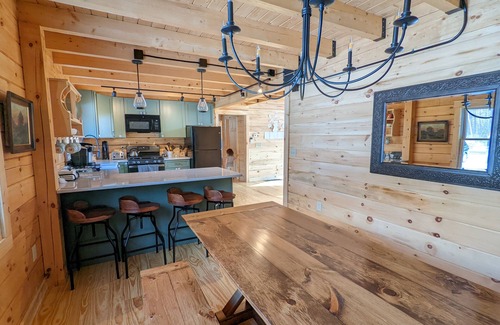 Mount Sunapee Casa | Log Home Mt Sunapee View - 5 min from beach and mountain & 9 min from town