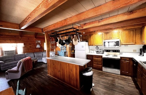 Canton Cabina | Log Home near Beautiful Lake Logan