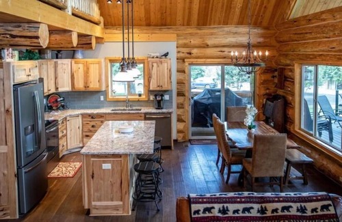 Rexford Casa | LOG HOME new built- 4bds-3 levels-golf nearby
