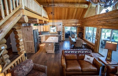 Rexford Cabina | LOG HOME new built- 4bds-3 levels-golf nearby