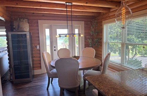 Inman Casa | ~~ LOG HOME ON A BEAUTIFUL LAKE~Resort style pool~~Charming Large 5 bedroom