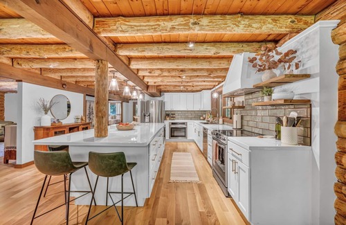 Hiram Casa | Log Home, Pvt Pond-Swim, Hot Tub