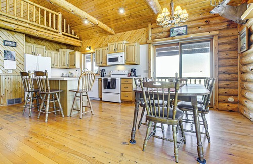 Abrams Cabina | Log Home w/ Deck & Sunset Views: 19 Mi to Oconto!