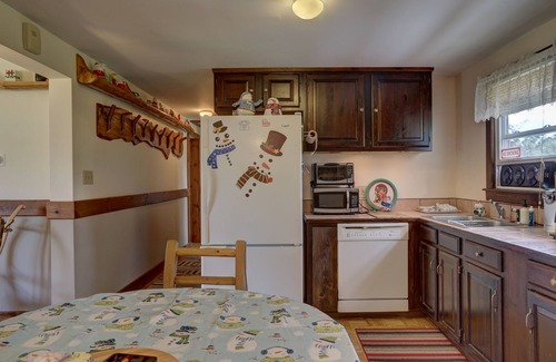 Jefferson Casa | Log Home with a View ~ Just 'Crosstown from Santa's