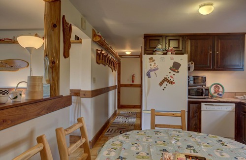 Jefferson Casa | Log Home with a View ~ Just 'Crosstown from Santa's