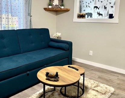 Spenard Apartamento | Log house in heart of Anchorage