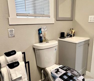 Spenard Apartamento | Log house in heart of Anchorage
