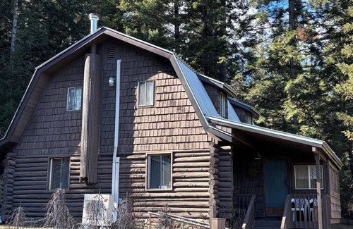 Cataldo Cabina | Log House on acreage, 30 min east of Coeur d’ Alene near Rose Lake and Medimont