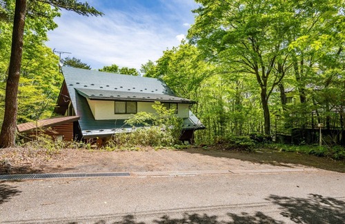 Nasu Casa | Log house with nature BBQ grill available Projector available Pets allowed 3 bedrooms Up to 3 parkin / Nasugun Tochigi