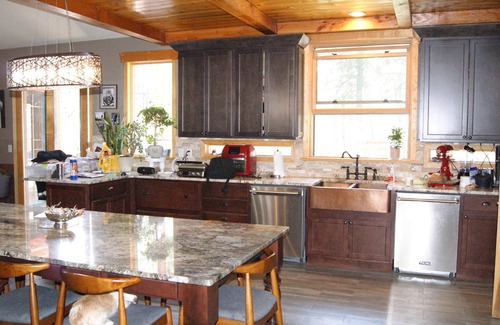 Colorado Springs Cabina | Grand lodge with pine forest, privacy, luxury hot-tub & WiFi in Colorado Springs