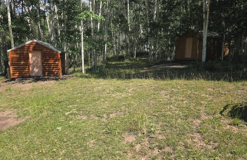 Monticello Cabina | Log Sleeping Cabin West