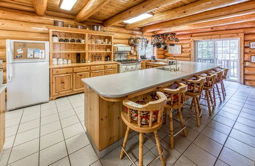 Big Creek Casa | ¡Excelente casa de madera para perros a solo minutos de China Peak Mountain!