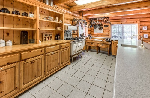 Big Creek Casa | ¡Excelente casa de madera para perros a solo minutos de China Peak Mountain!