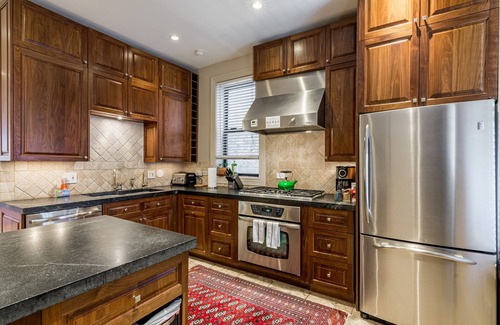 Logan Square Apartamento | Logan Blvd Luxury! Enjoy the Well-Equipped Kitchen and Prime Location by AllSet Turnover