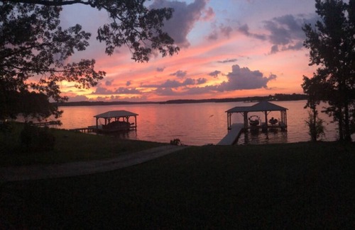 Talladega Casa | Logan Martin Lake- 3/2 waterfront home with breathtaking views and calm waters