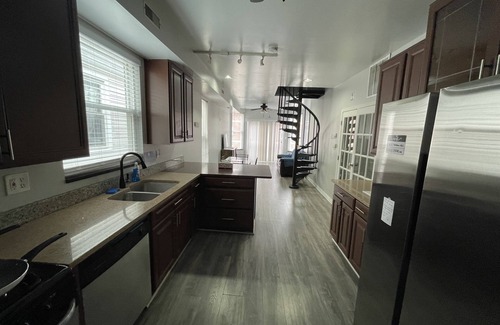 Avondale Apartamento | Logan Square Cozy 4BR/2BA, Free Parking, W/D