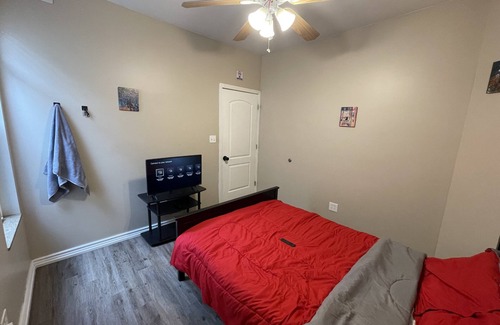 Avondale Apartamento | Logan Square Cozy 4BR/2BA, Free Parking, W/D