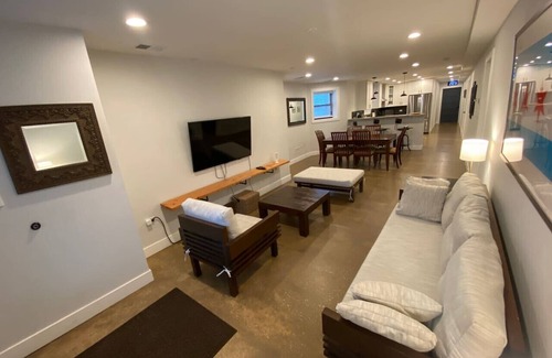 Logan Square Apartamento | Logan Square Oasis with 3 Beds and 2 Baths.