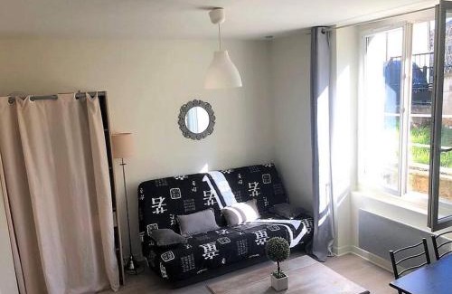 Brive-la-Gaillarde Apartamento | Logement à Brive - proche de la gare et du centre ville - Climatisation - fibre internet - stationnements gratuits