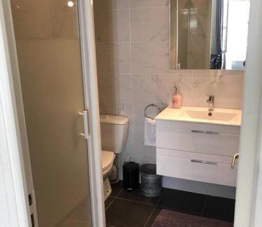 Brive-la-Gaillarde Apartamento | Logement à Brive - proche de la gare et du centre ville - Climatisation - fibre internet - stationnements gratuits
