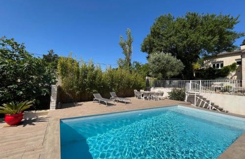 Euzet-les-Bains Apartamento | Logement avec piscine et parking