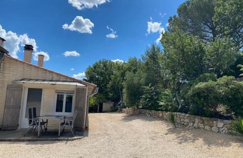 Euzet-les-Bains Apartamento | Logement avec piscine et parking