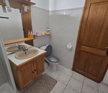 Arpajon-sur-Cere Apartamento | Logement chez habitant