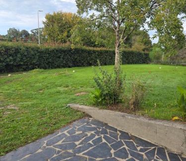 Arpajon-sur-Cere Apartamento | Logement chez habitant