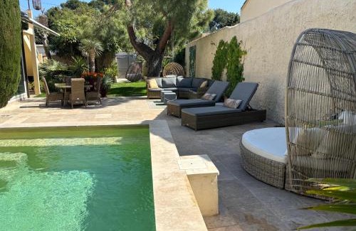 Villeneuve-les-Avignon Apartamento | Logement cosy avec piscine ,parking et jardin