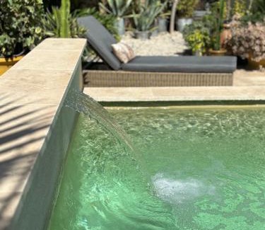 Villeneuve-les-Avignon Apartamento | Logement cosy avec piscine ,parking et jardin