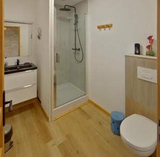 Reviers Apartamento | Logement cosy parking privé situé au cœur du village