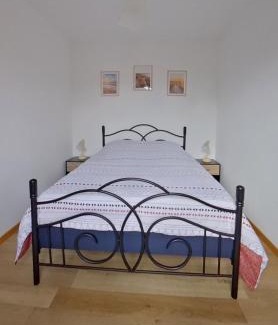 Reviers Apartamento | Logement cosy parking privé situé au cœur du village