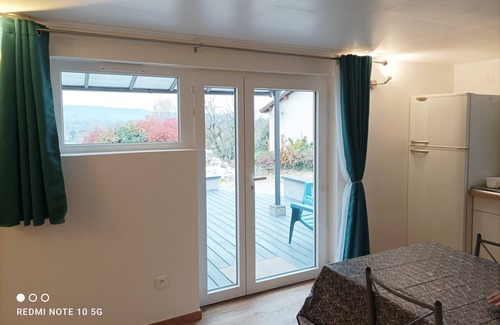 Saint-Beron Apartamento | Logement de Type 3 Avec Terrasse Privative, A 10 Minutes du lac D'aiguebelette