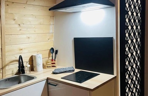 Monts-sur-Guesnes Cabina | Logement Insolite : la Ruche Verte