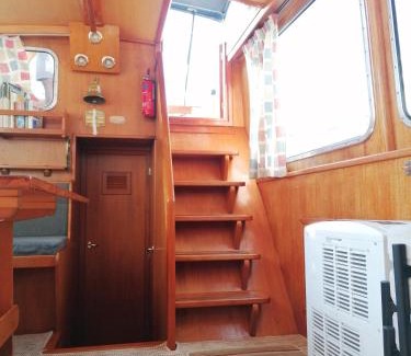 Cognac Alquiler De Eote | Logement insolite, Péniche Hollandaise