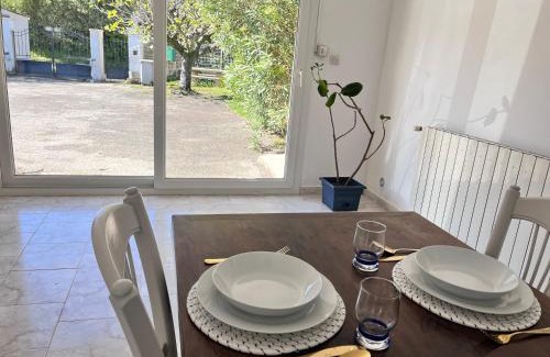 Lirac Apartamento | Logement provençal au calme à 20 min d’Avignon