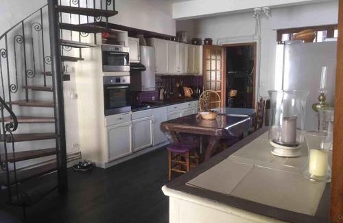 Tournay Casa | Logements Un Coin de Bigorre - La Pyrénéenne - 130m2 - Canal plus, Netflix, Bein, Apple TV - Wifi fibre - Village campagne
